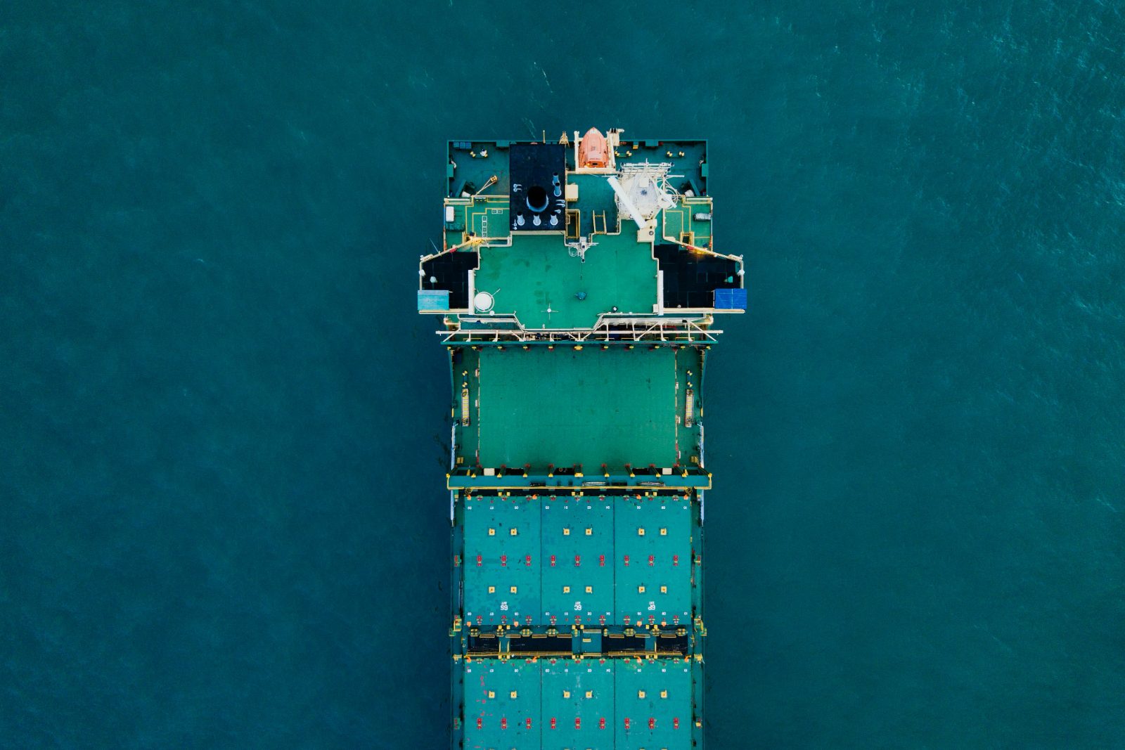 Container vessel under way, seen from directly above